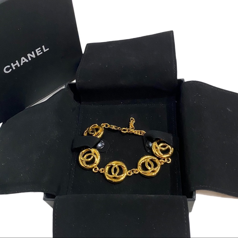 VINTAGE CHANEL CC Logo Gold Plated Bracelet Dainty - Picture 4 of 12